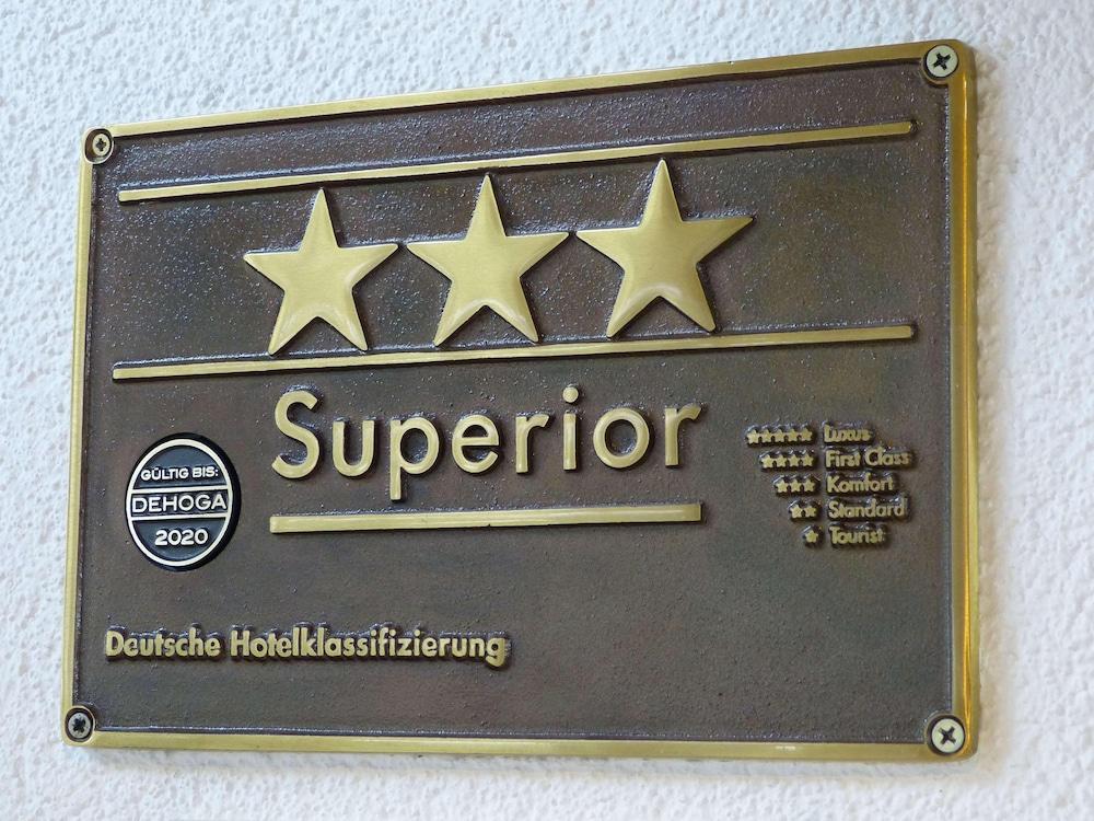 Roomingtons Hotel 3*